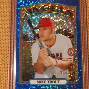 Mike Trout 2020 TOPPS HERITAGE BLUE SPARKLE REFRACTOR